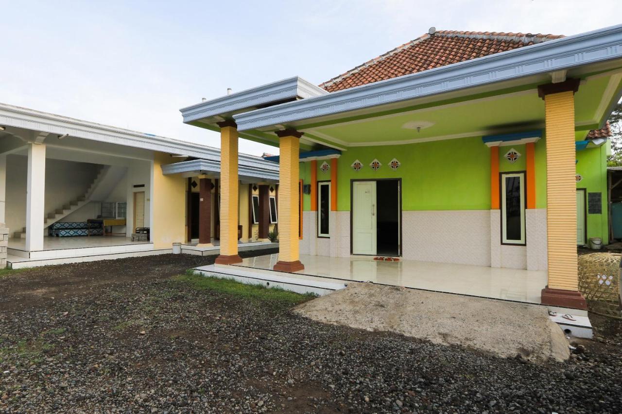 Oyo 2371 Islami Family Residence Blimbingsari Buitenkant foto